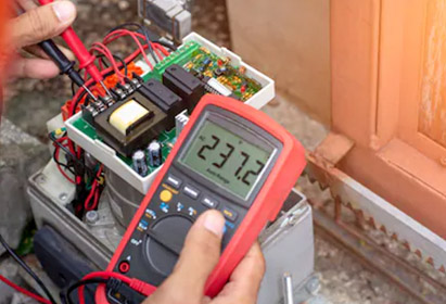 mesure de tension électrique sur un moteur de portail automatique